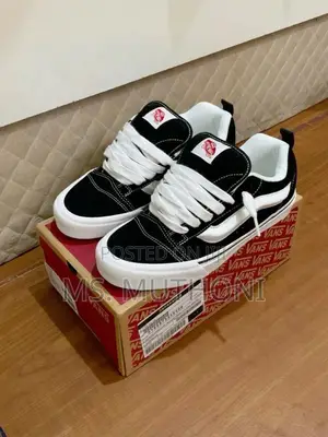Vans Knu Skool Sneakers in Black/True White Size :38-45
