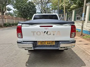 Toyota Hilux 2018 White