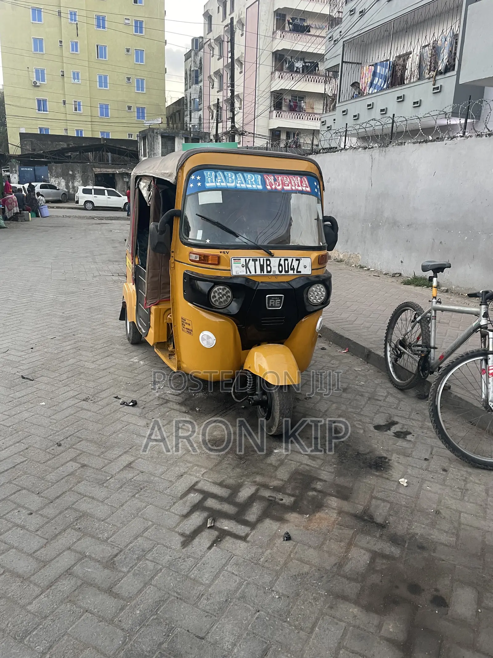 Bajaj RE 2019 Gold