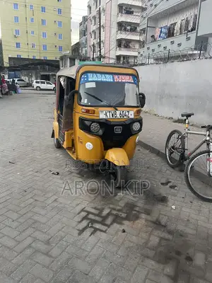 Bajaj RE 2019 Gold