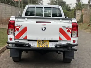 Toyota Hilux 2022 White