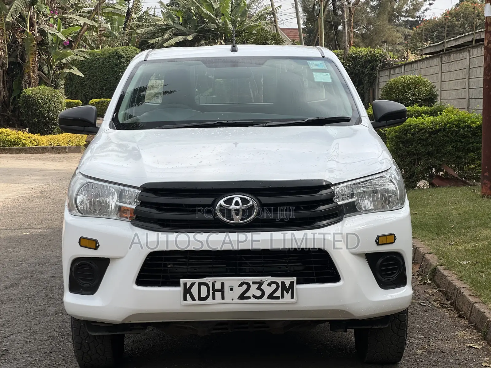 Toyota Hilux 2022 White
