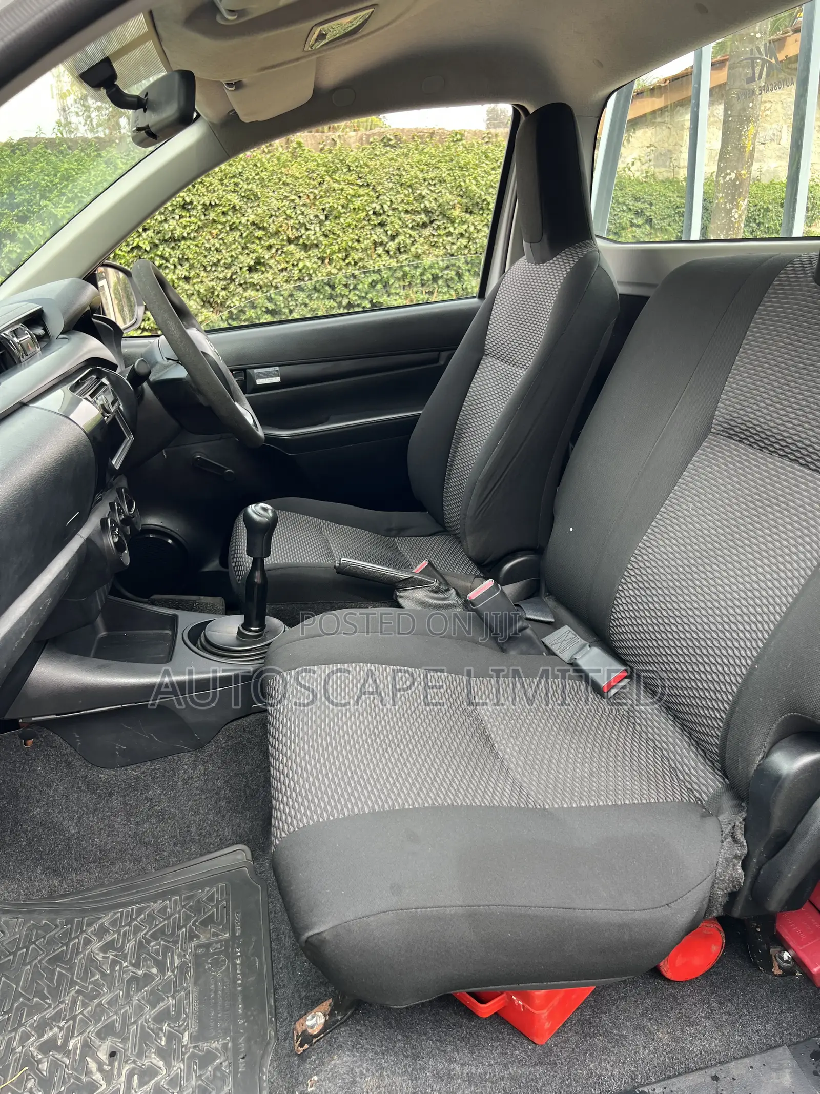 Toyota Hilux 2022 White