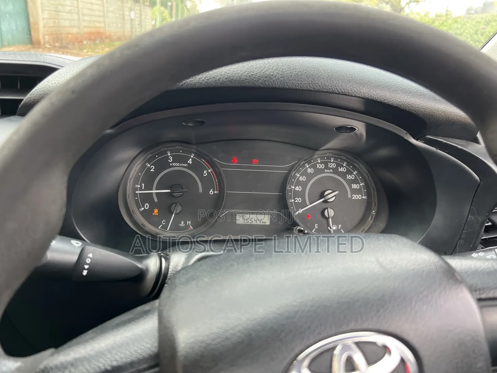 Toyota Hilux 2022 White