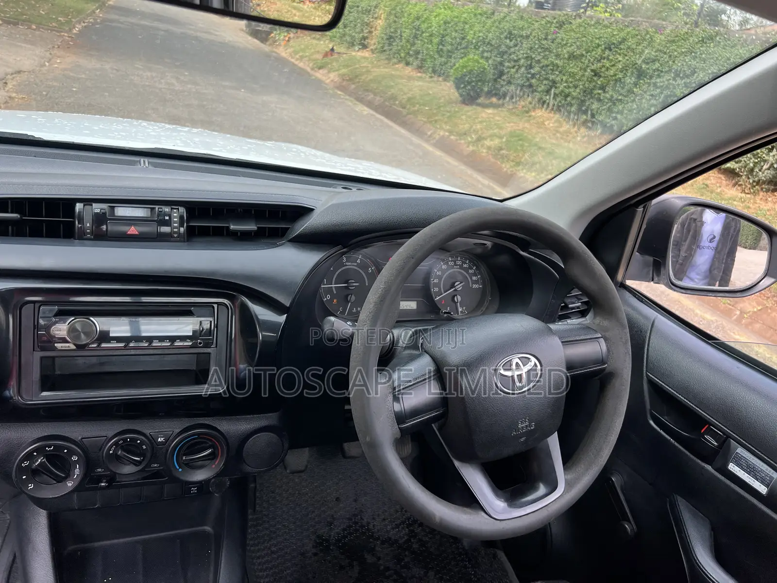 Toyota Hilux 2022 White