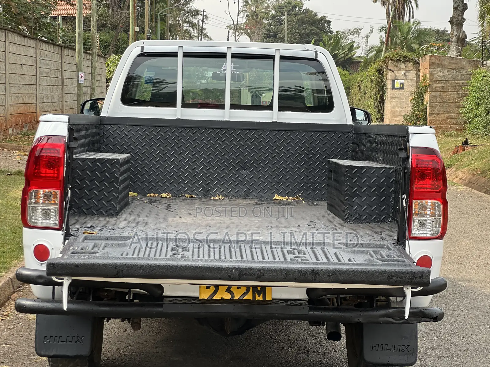 Toyota Hilux 2022 White