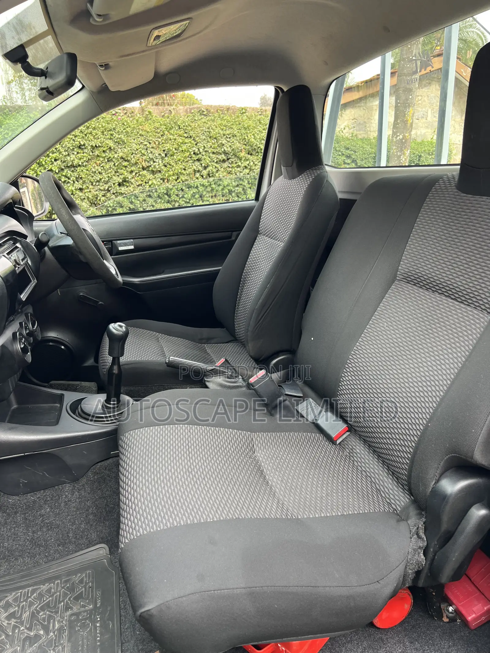 Toyota Hilux 2022 White