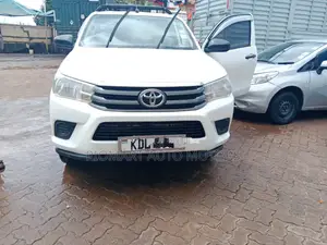 Toyota Hilux 2023 White