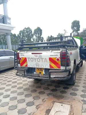 Toyota Hilux 2023 White