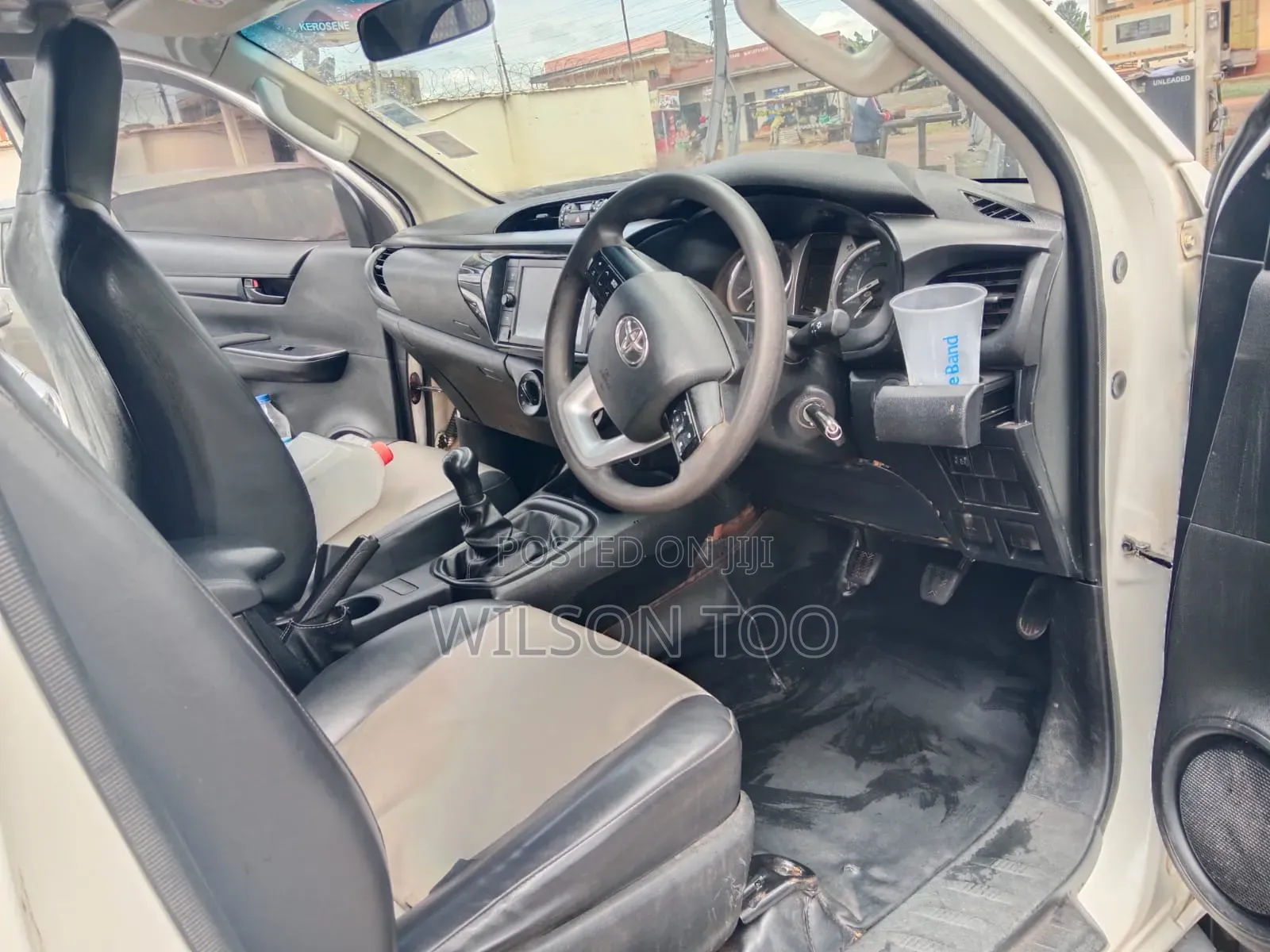Toyota Hilux 2023 White