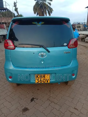 Toyota Porte 2006