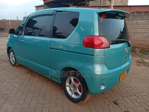 Toyota Porte 2006