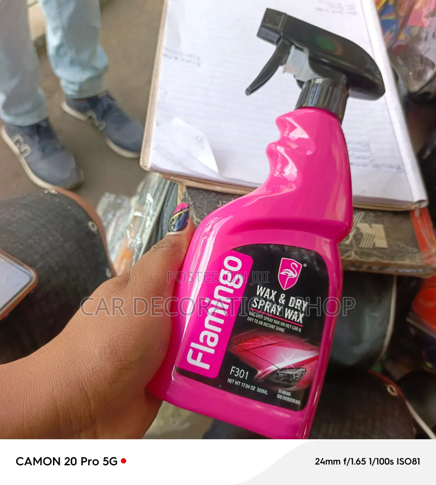 Wax Dry Waxapplie on Wet Car to Accelerate Drying Giving Gloss Shine