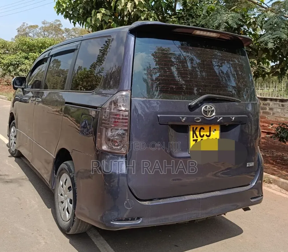 Toyota Voxy 2009 Blue