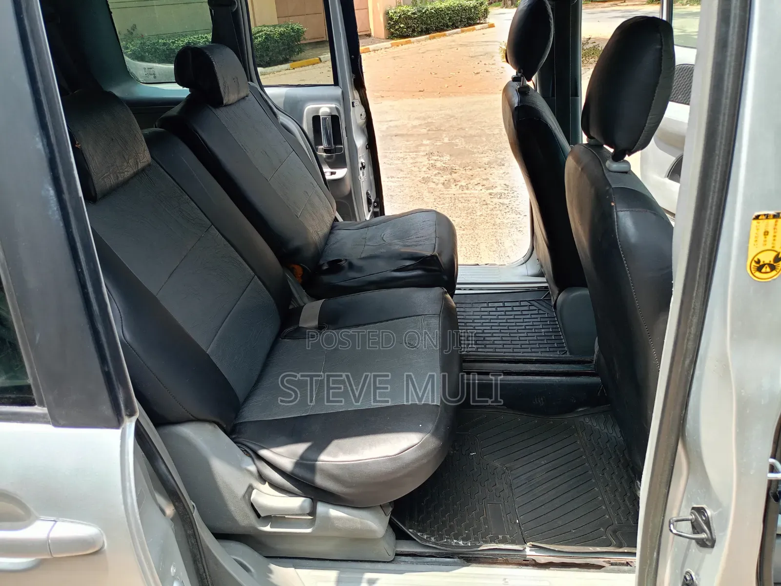 Toyota Sienta 2010 Silver