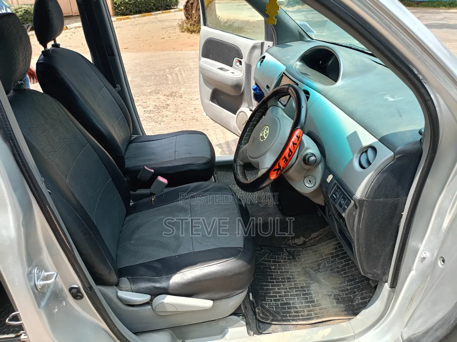 Toyota Sienta 2010 Silver