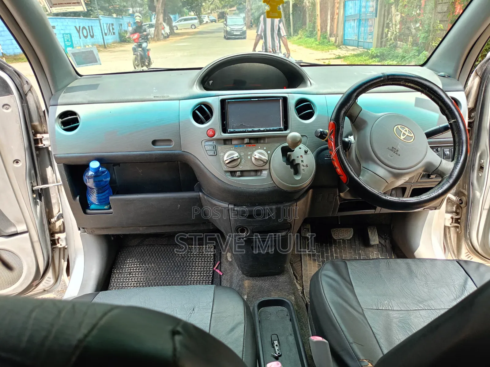 Toyota Sienta 2010 Silver