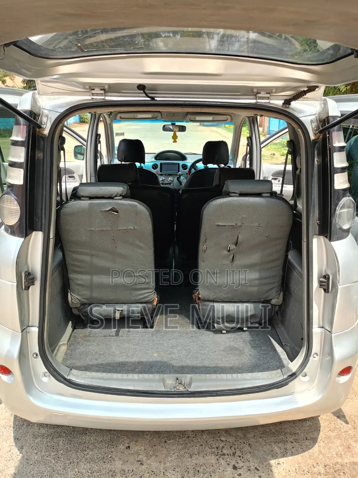 Toyota Sienta 2010 Silver