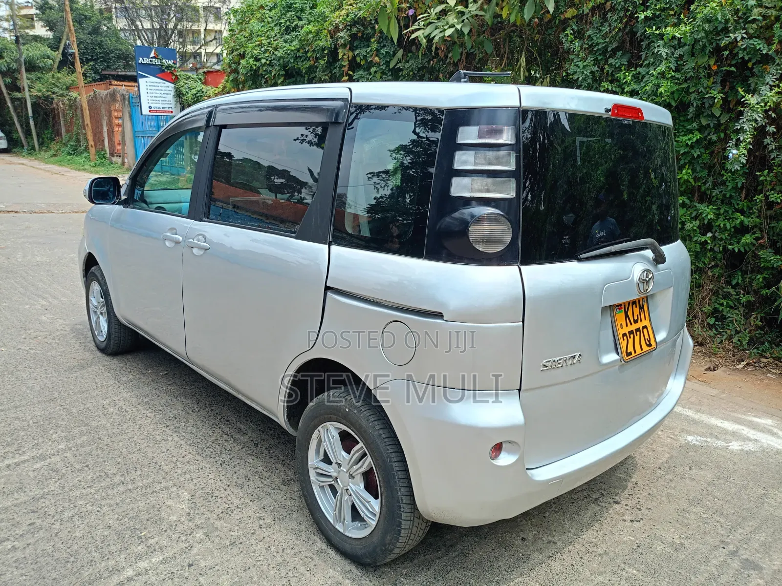 Toyota Sienta 2010 Silver