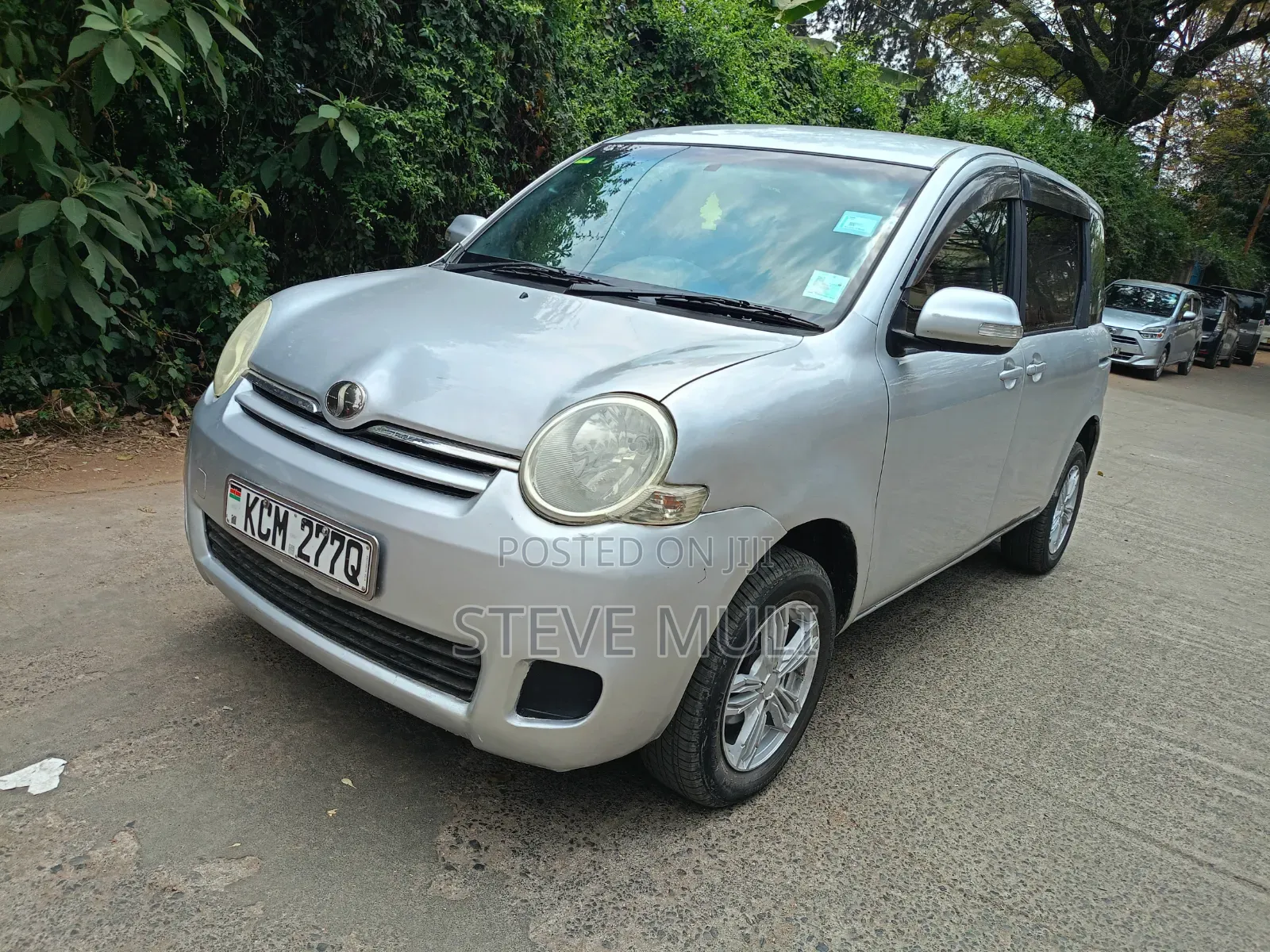 Toyota Sienta 2010 Silver