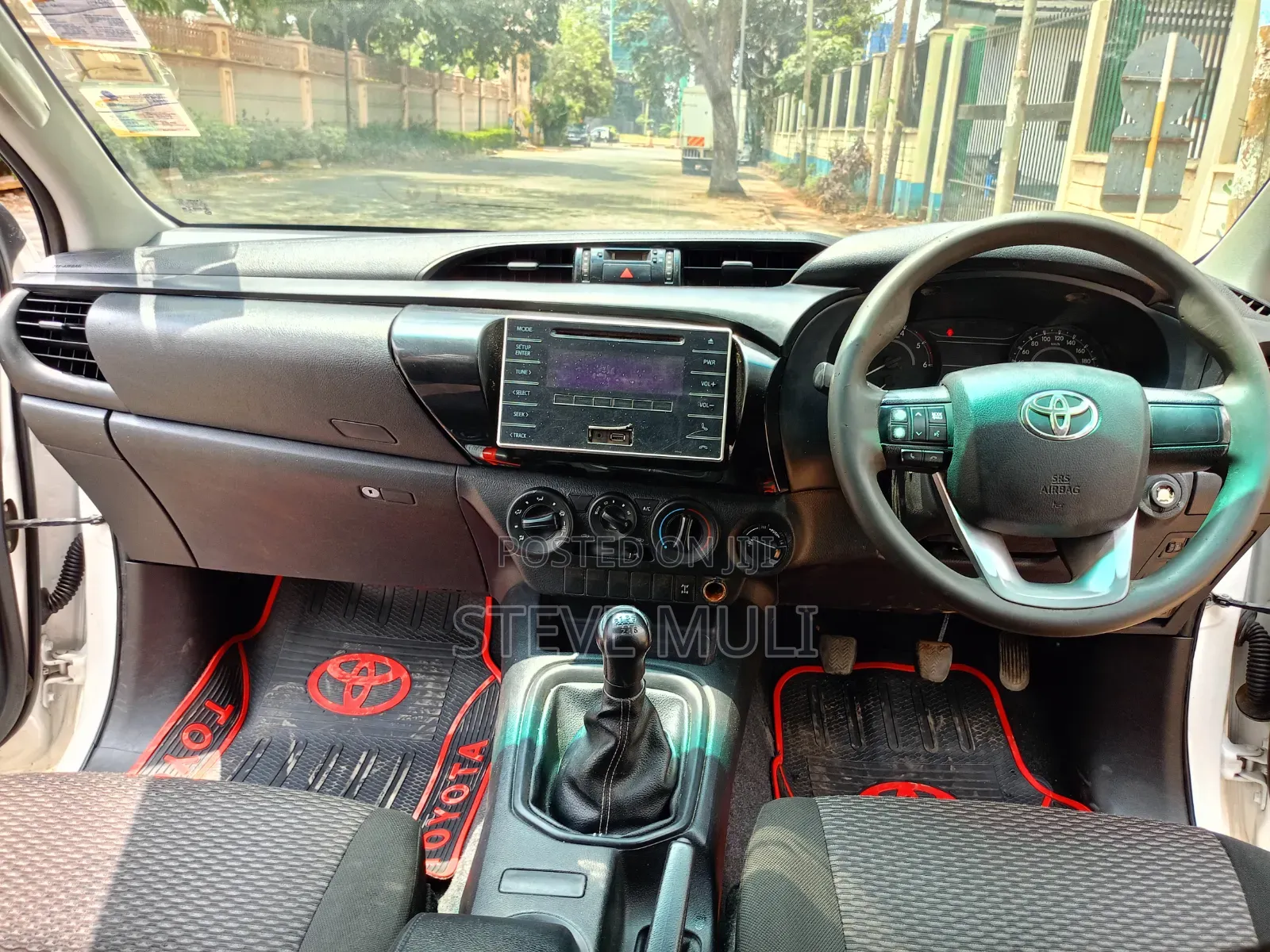 Toyota Hilux 2019 White