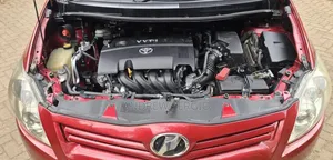 Toyota Auris 2010 Red