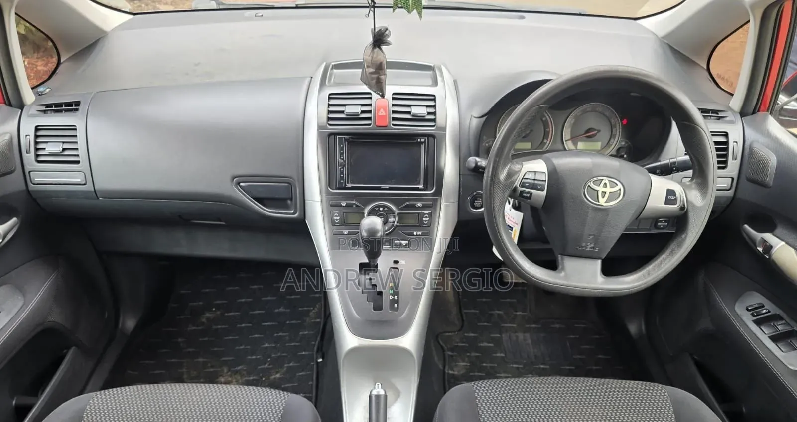 Toyota Auris 2010 Red