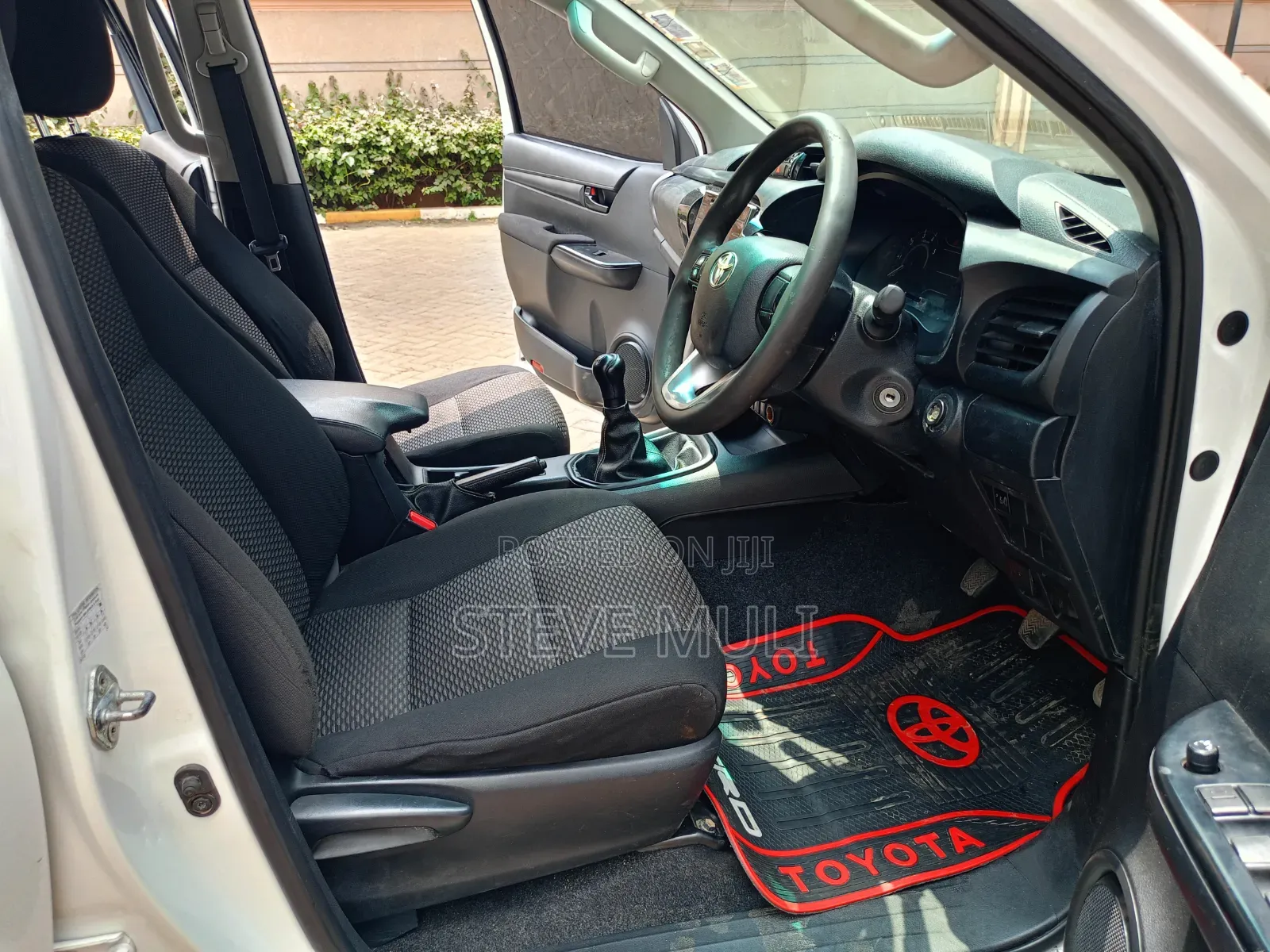 Toyota Hilux 2019 White