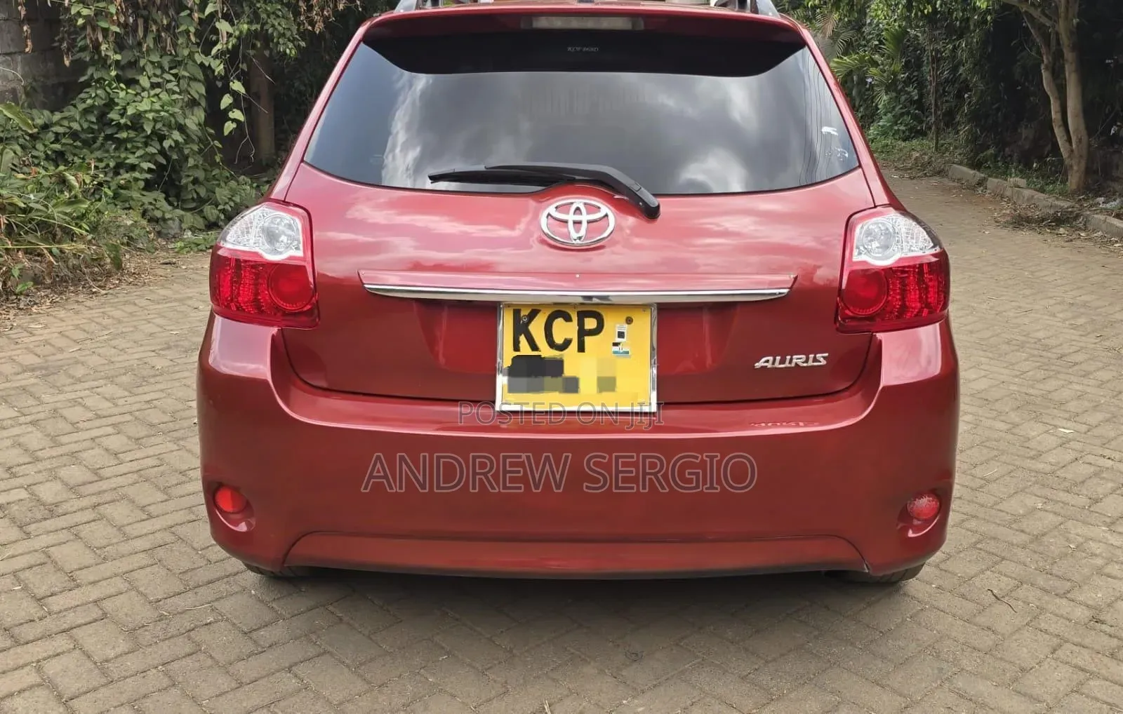 Toyota Auris 2010 Red