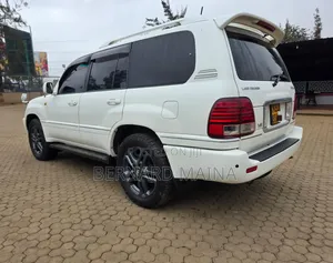 Toyota Land Cruiser 2005 White