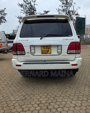Toyota Land Cruiser 2005 White
