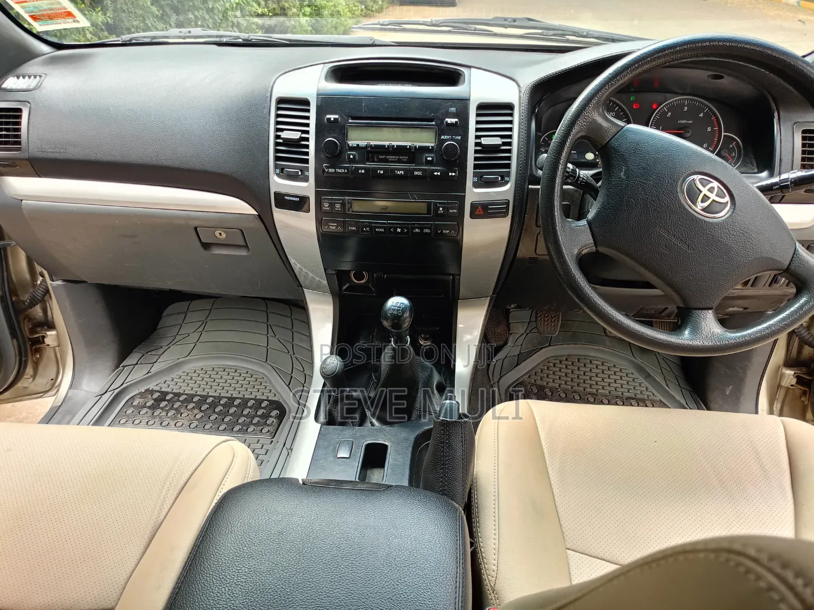 Toyota Hilux 2003 Gold
