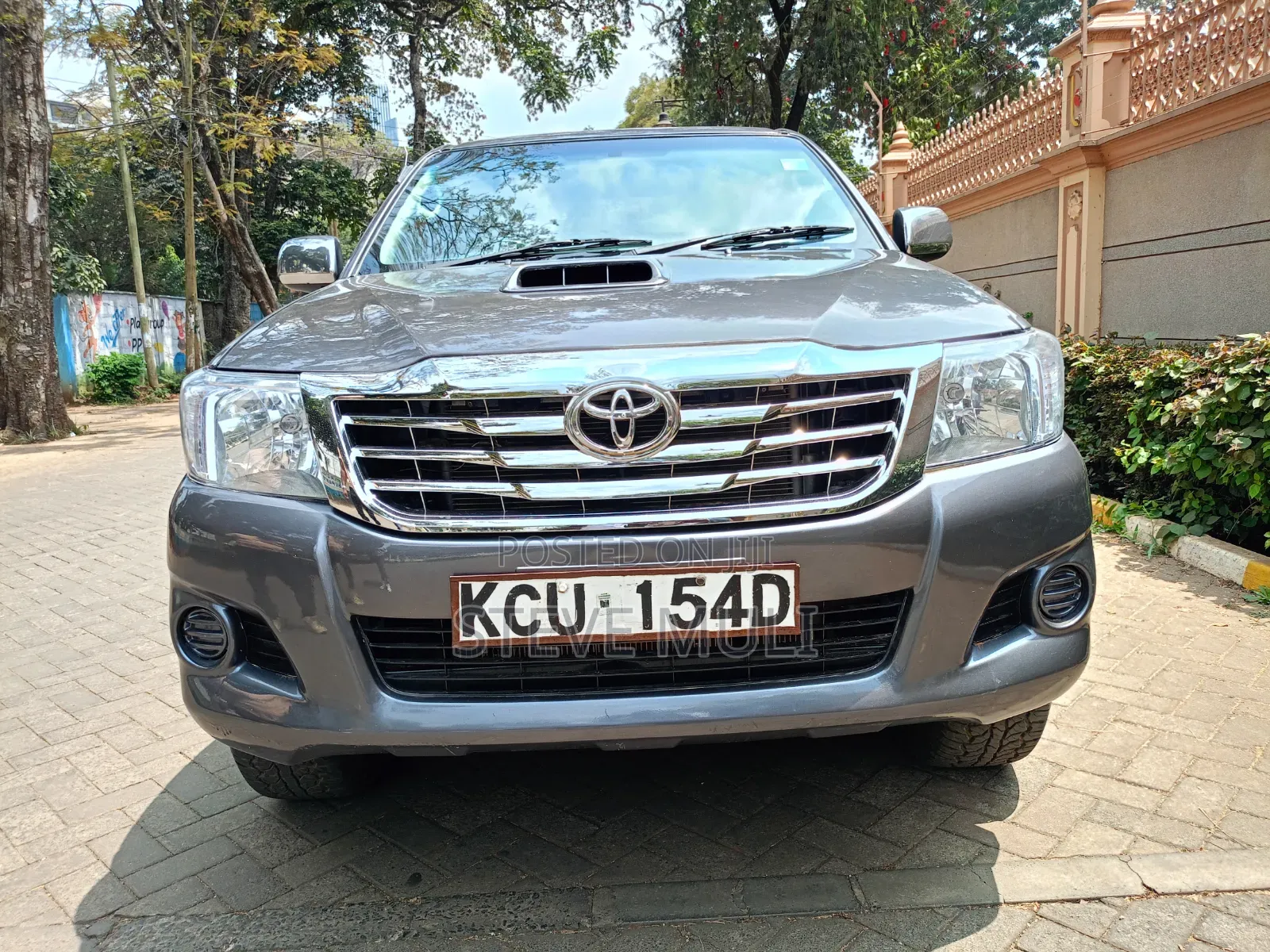 Toyota Hilux 2012 Gray