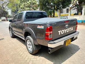 Toyota Hilux 2012 Gray
