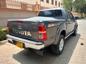 Toyota Hilux 2012 Gray