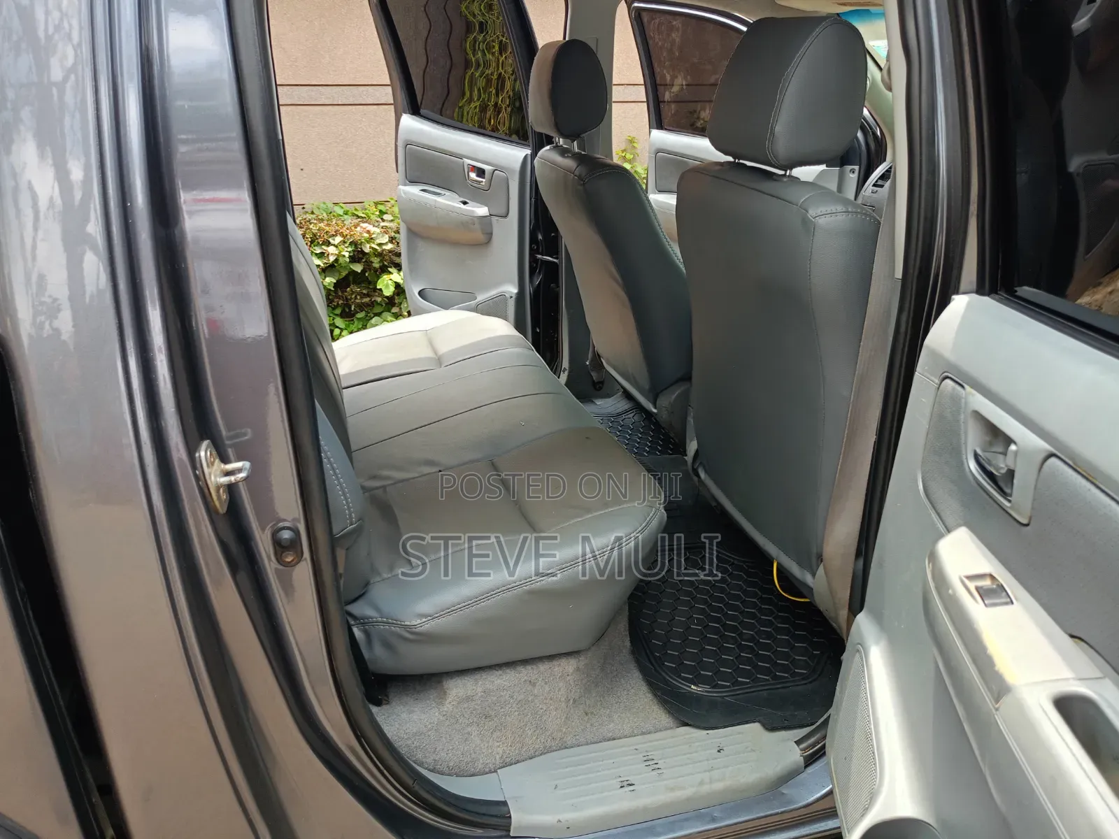 Toyota Hilux 2012 Gray