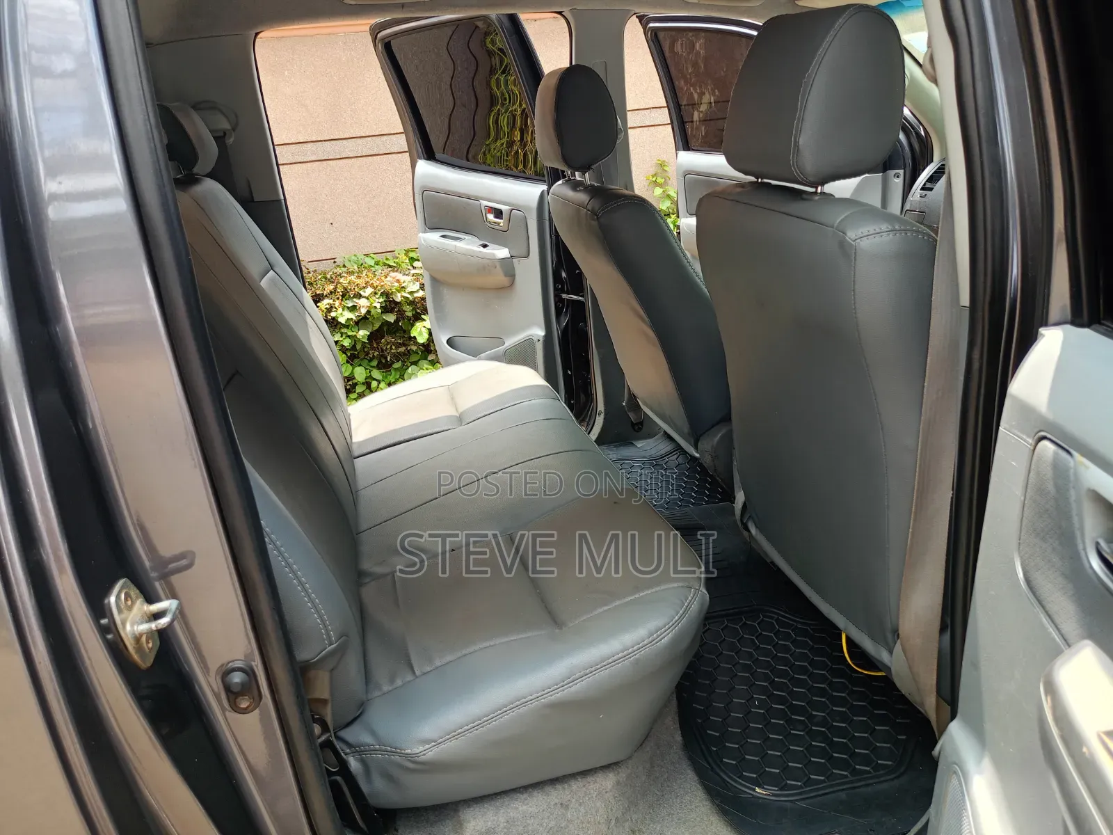 Toyota Hilux 2012 Gray