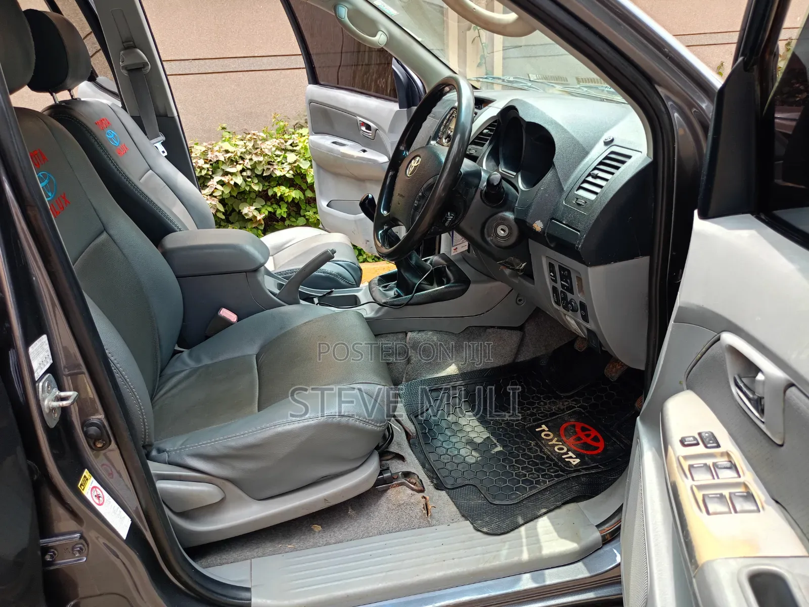 Toyota Hilux 2012 Gray