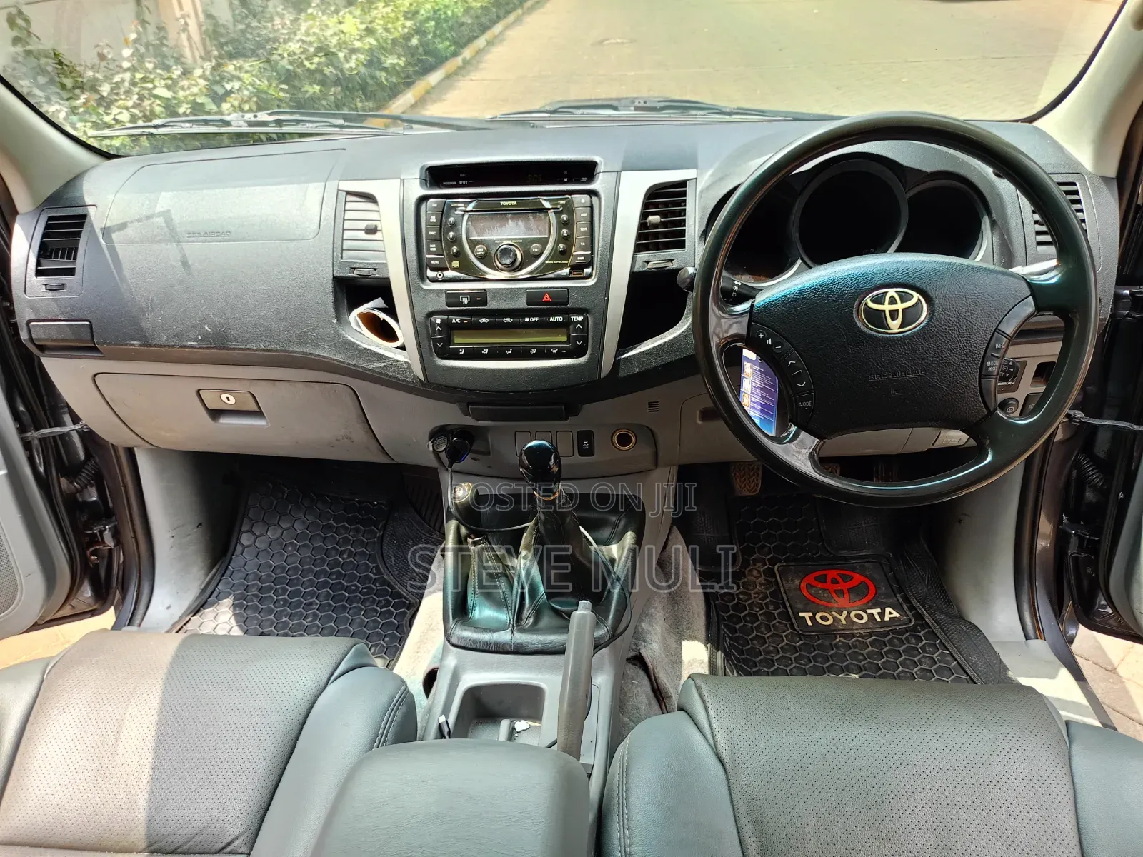 Toyota Hilux 2012 Gray