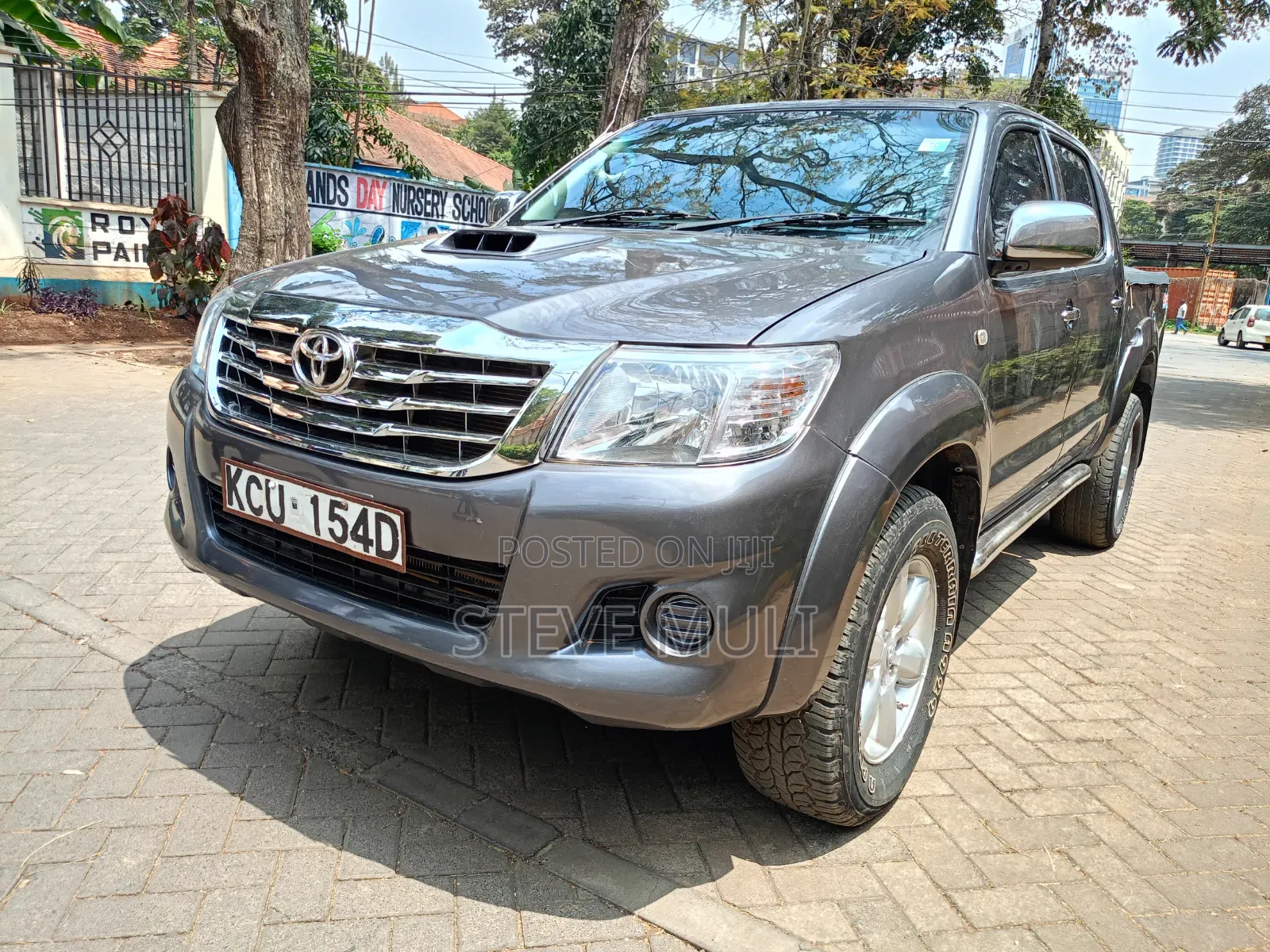 Toyota Hilux 2012 Gray