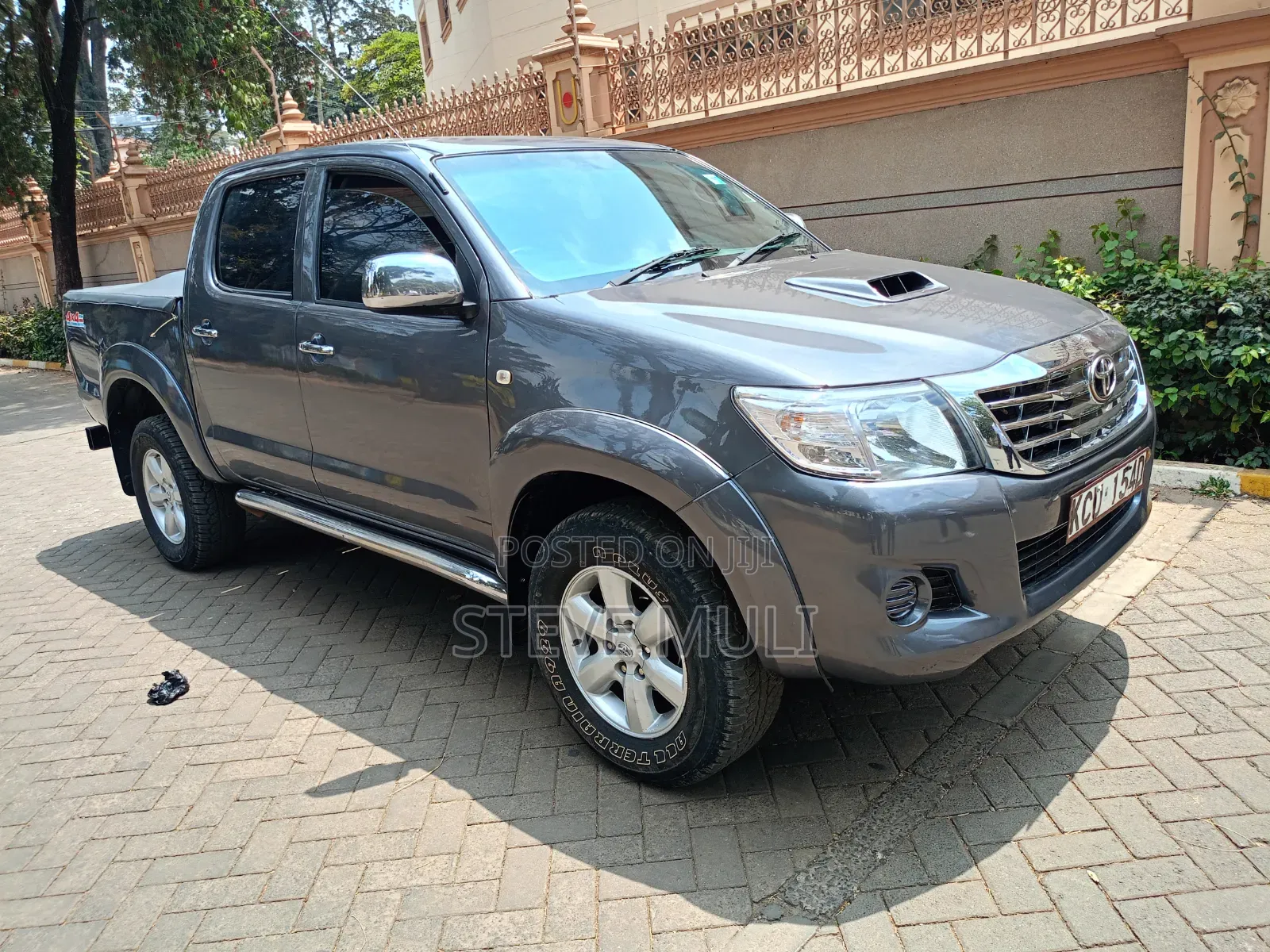 Toyota Hilux 2012 Gray