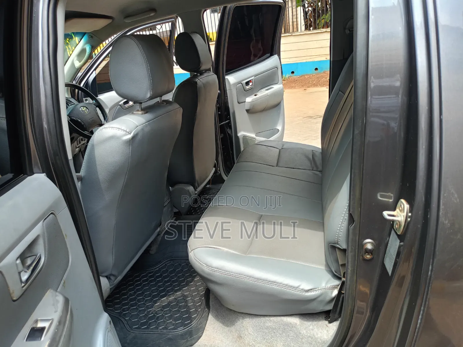 Toyota Hilux 2012 Gray