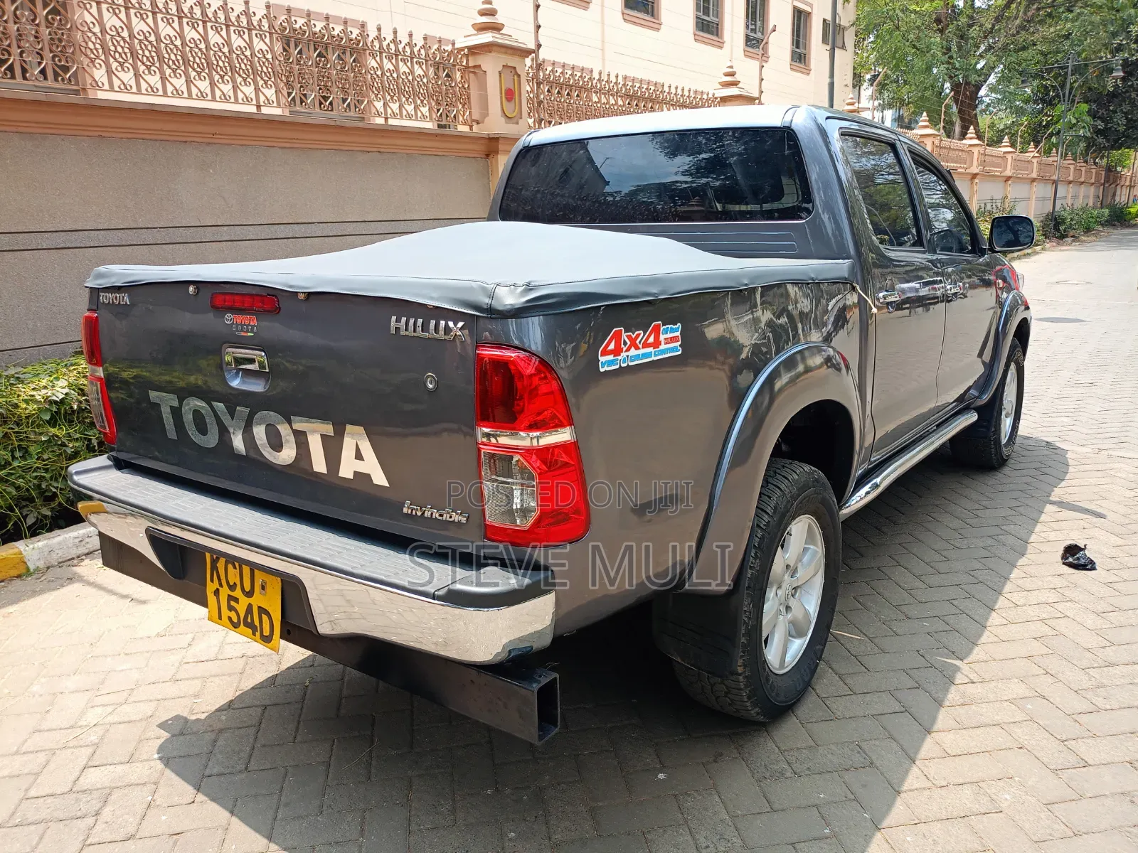Toyota Hilux 2012 Gray