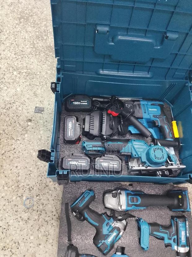 Makita Large Cordless Power-Tool Combo Kit