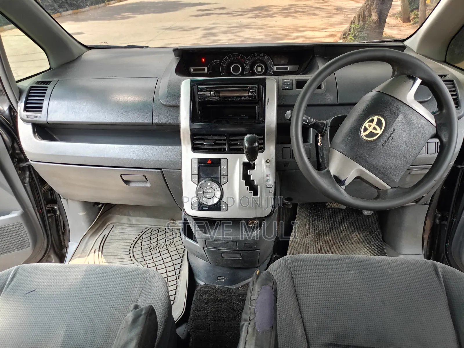 Toyota Noah 2008 Gray