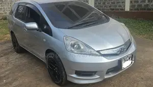 Honda Fit Shuttle 1.3 Hybrid 2WD 2012 Silver