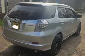 Honda Fit Shuttle 1.3 Hybrid 2WD 2012 Silver