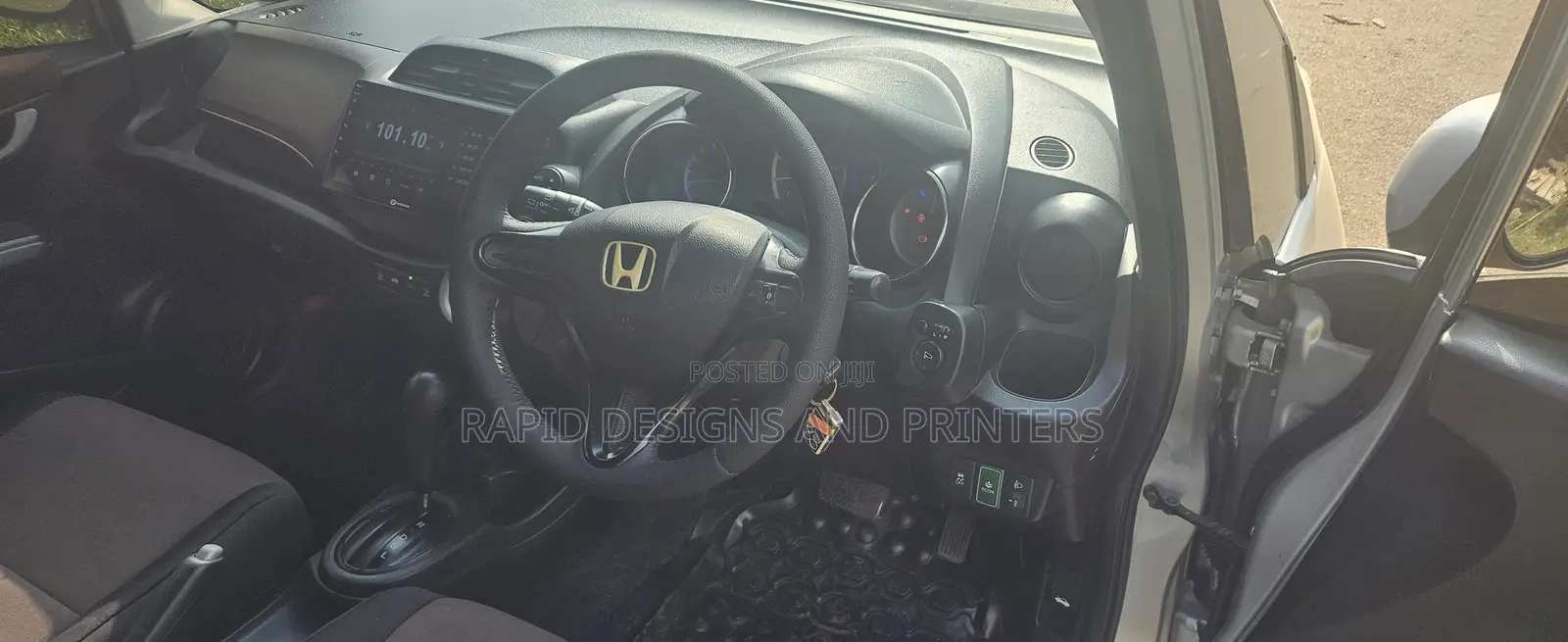 Honda Fit Shuttle 1.3 Hybrid 2WD 2012 Silver
