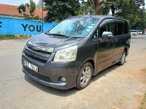 Toyota Noah 2008 Gray