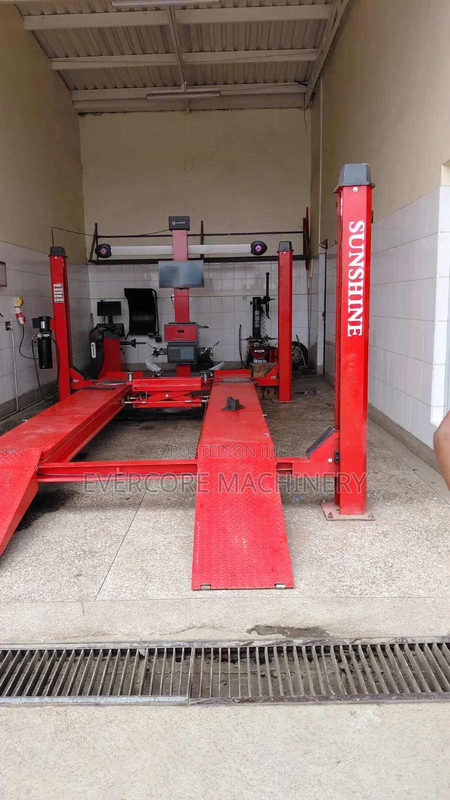 3d Wheel Alignment Machine With 4 T Carlift Machine.